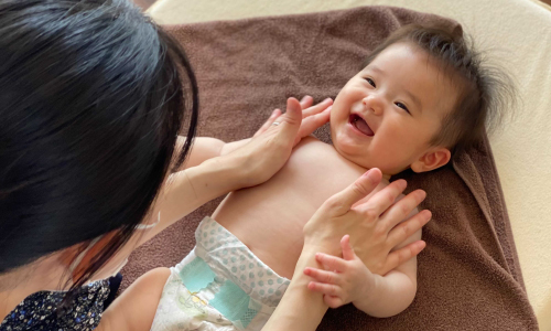 ベビーマッサージ